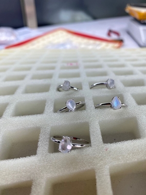 14K αυξήθηκε χρυσό κομμένο αχλάδι φίνο Moonstone δαχτυλίδι Moonstone κοσμήματος απλό