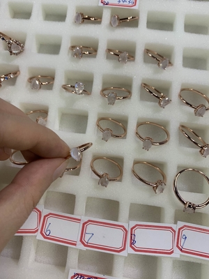 14K αυξήθηκε χρυσό κομμένο αχλάδι φίνο Moonstone δαχτυλίδι Moonstone κοσμήματος απλό