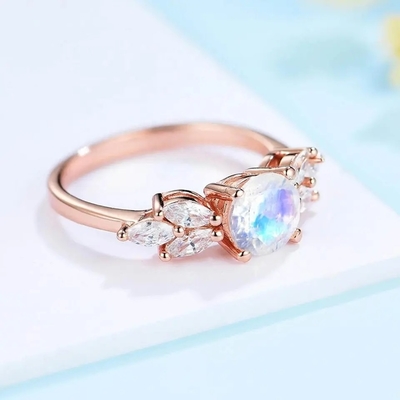 Εξαιρετικό ασημένιο μόδας 925 δαχτυλίδι Moonstone σχεδίου έξοχο φίνο