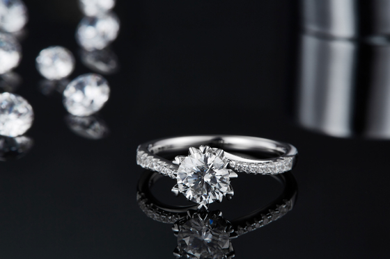 1.30CT άσπρο δαχτυλίδι γυναικών δέσμευσης κοσμήματος Platineve CZ Moissanite και σαπφείρου