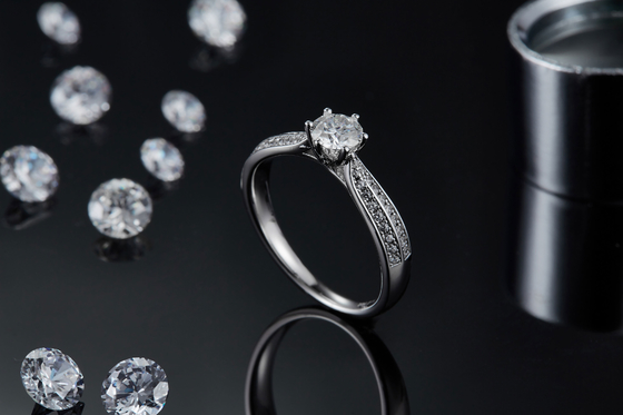 Μινιμαλιστικό χρυσό κόσμημα σχεδίων 9K, Moissanite 925 ασημένιο σύνολο δαχτυλιδιών
