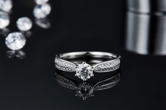 Μινιμαλιστικό χρυσό κόσμημα σχεδίων 9K, Moissanite 925 ασημένιο σύνολο δαχτυλιδιών
