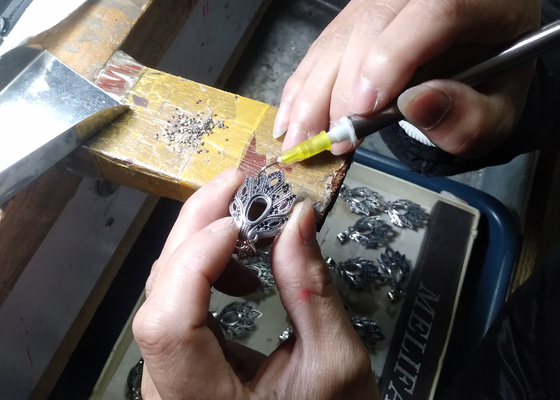 χρυσό δαχτυλίδι 2MM 0.05ct 5pcs 9K με το φυσικό διαμάντι για το ODM δέσμευσης