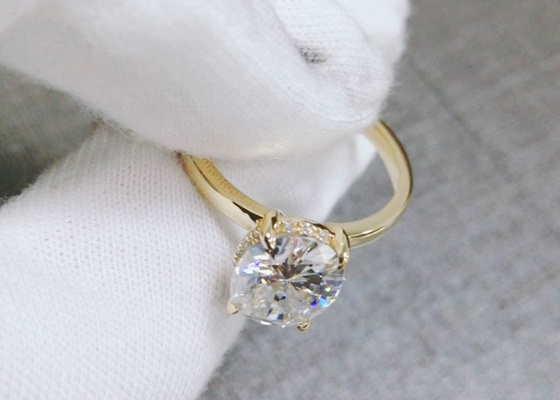 1.5ct Oval έκοψε αυξημένο το εργαστήριο χρυσό υλικό 0.7×0.9cm Moissanite μέγεθος δαχτυλιδιών 14K