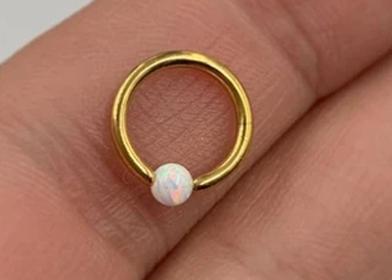 Χρυσό να διαπερνήσει μύτης στεφανών 18K με τη φυσική Opal εσωτερική διάμετρο 812mm