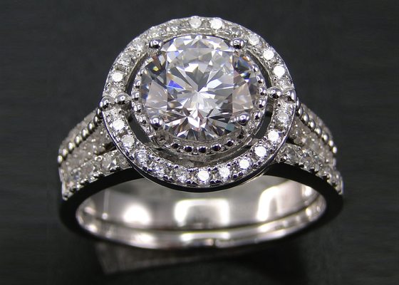 1.25 CT γύρω από το cOem συνόλων γαμήλιων δαχτυλιδιών φωτοστεφάνου για Prong δέσμευσης το θέτοντας τύπο