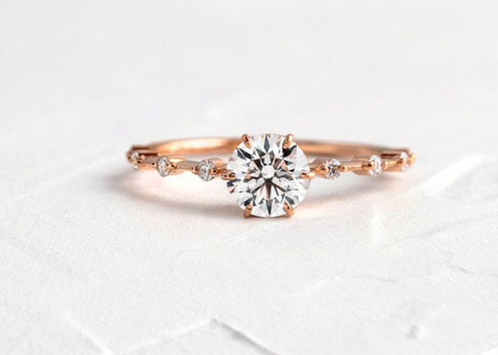 δαχτυλίδια διαμαντιών 1.0ct Moissanite, στρογγυλά δαχτυλίδια αρραβώνων 6.5MM περικοπών ODM