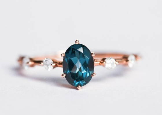 1.56ct μπλε Topaz δαχτυλίδι του Λονδίνου, ωοειδής μορφής διαμαντιών cOem περικοπών δαχτυλιδιών στρογγυλός