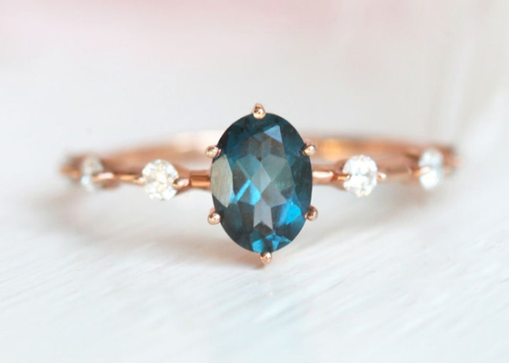 1.56ct μπλε Topaz δαχτυλίδι του Λονδίνου, ωοειδής μορφής διαμαντιών cOem περικοπών δαχτυλιδιών στρογγυλός