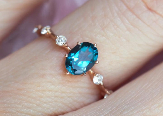 1.56ct μπλε Topaz δαχτυλίδι του Λονδίνου, ωοειδής μορφής διαμαντιών cOem περικοπών δαχτυλιδιών στρογγυλός