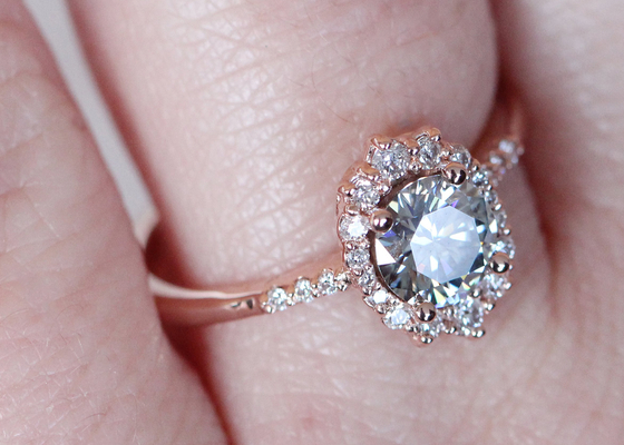 τα δαχτυλίδια αρραβώνων 1.2ct 1pcs Moissanite για τις γυναίκες 14K αυξήθηκαν χρυσό υλικό