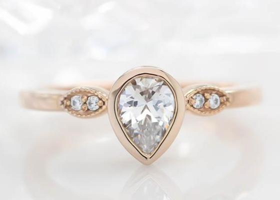 χρυσό Moissanite δαχτυλίδι 0.77carat 10k, χρυσό δαχτυλίδι αρραβώνων 5×7mm μοναχικών διάσταση