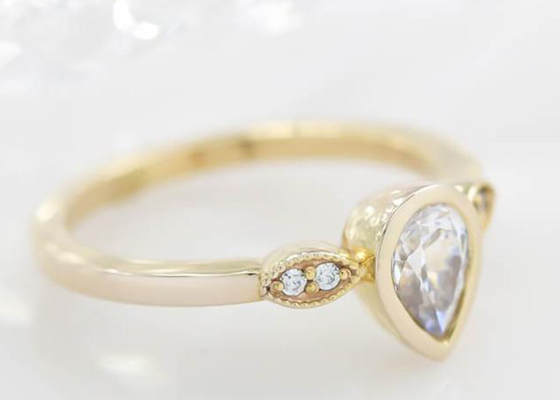 χρυσό Moissanite δαχτυλίδι 0.77carat 10k, χρυσό δαχτυλίδι αρραβώνων 5×7mm μοναχικών διάσταση