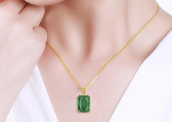 Εκλεκτής ποιότητας χρυσά περιδέραια 2.67ct 8×10mm 14K με το φυσικό σμαραγδένιο κρεμαστό κόσμημα